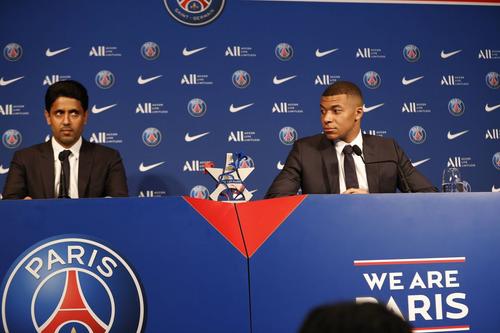 Președintele lui PSG, Nasser Al Khelaifi, a fost învins de fostul golgheter și căpitan al campioanei din Ligue 1, Kylian Mbappe / Foto: Imago