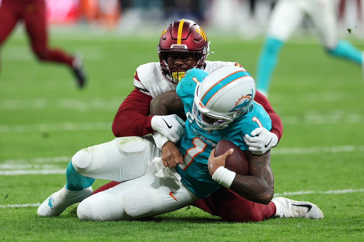 În fața lui Cristian Chivu și a Nadiei Comăneci, două echipe din NFL au oferit un meci spectaculos pe Santiago Bernabeu, încheiat după prelungiri