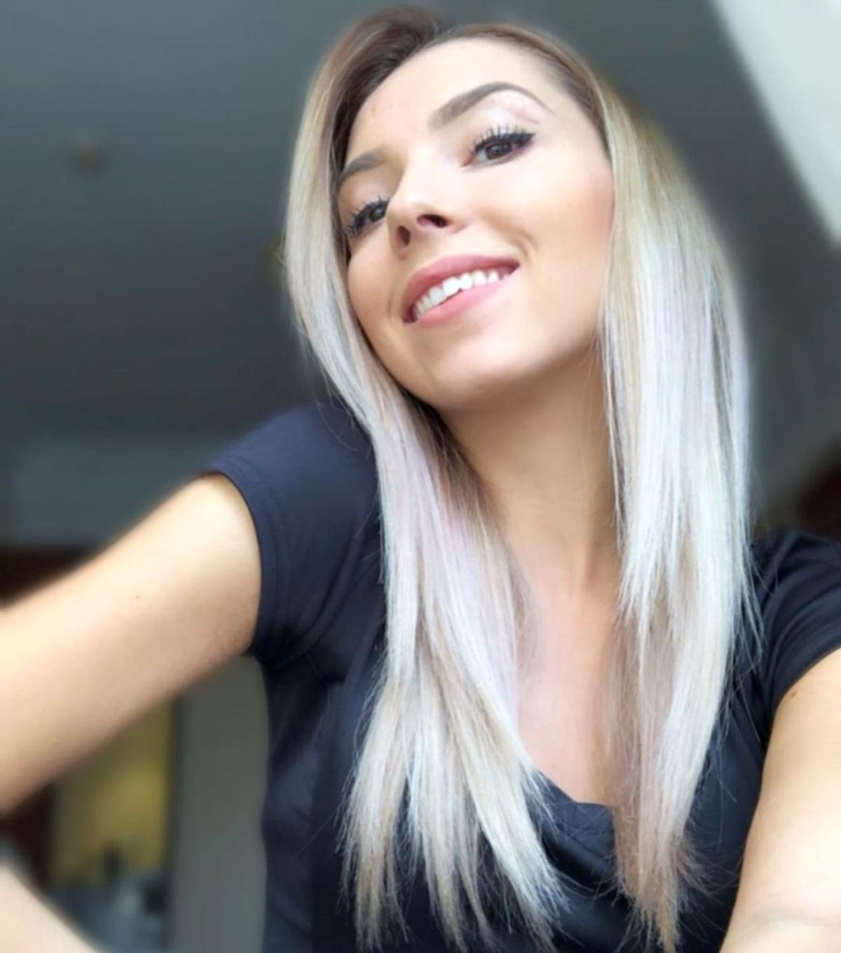 Bernadette Szocs, pusă pe glume de Ziua Internațională a Blondelor: „De ce blondele au întotdeauna un cuțit  în mașină?”