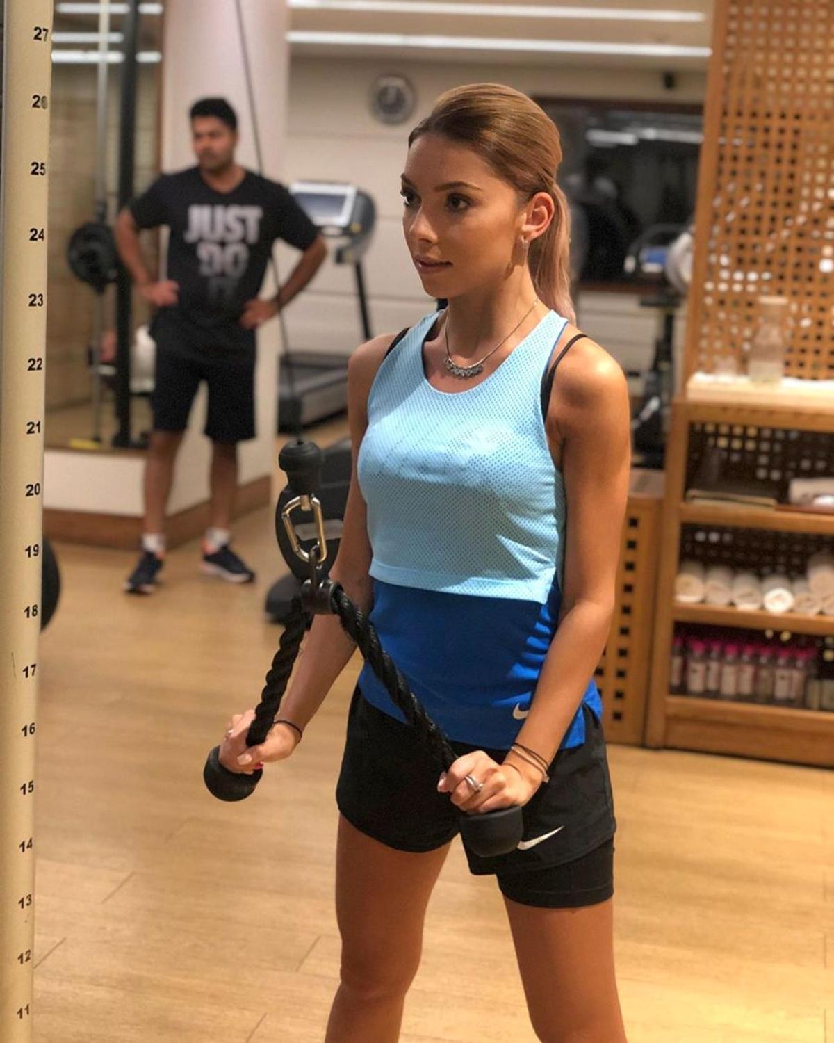 Bernadette Szocs rămâne fit și pe timp de izolare » Cum se antrenează cea mai bună jucătoare de tenis de masă din România