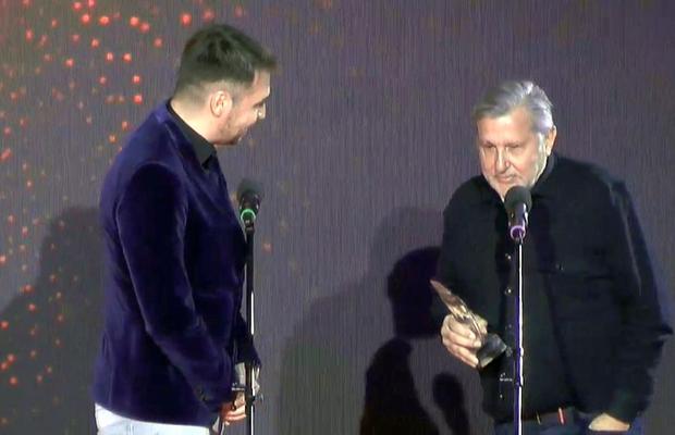 GALA GSP 2019 // VIDEO Ilie Năstase, manifest pe scenă, în momentul primirii trofeului „Legendă GSP”: „Să-i dăm foc legii și să facem una nouă!”