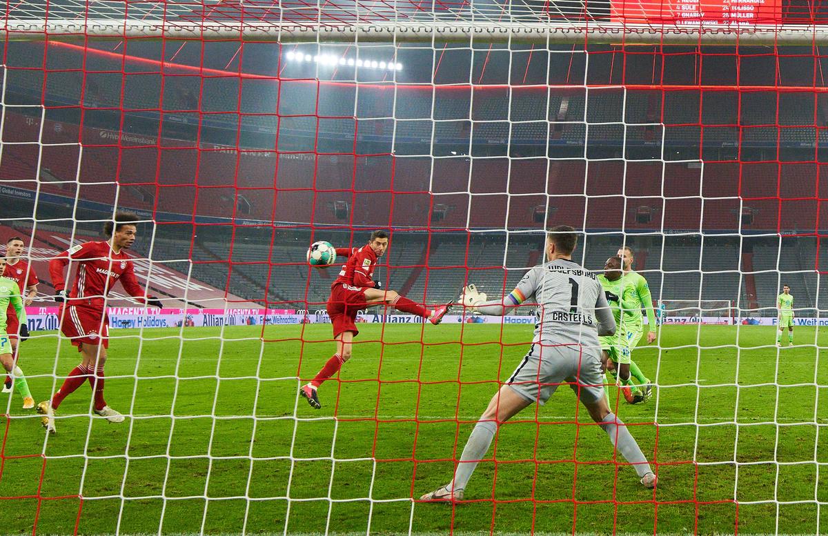 Bayern - Woflsburg - Bundesliga. 16.12.3030