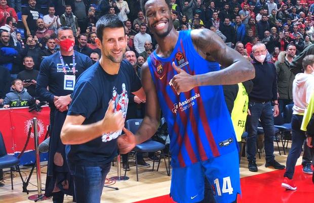 Starul Barcelonei, confirmat cu Covid-19, a doua zi după ce s-a fotografiat cu Novak Djokovic » Sârbul n-a purtat mască