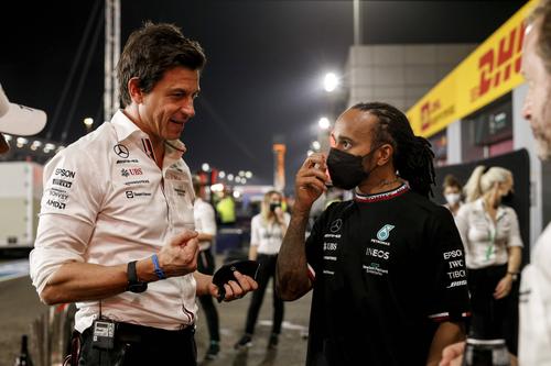 Britanicul Lewis Hamilton (36 de ani) ar putea fi pedepsit pentru absența de la „Gala Premiilor FIA”.