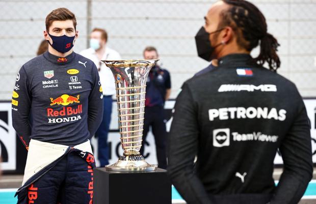 Max Verstappen nu crede în scenariul retragerii lui Hamilton: „Nu văd vreun motiv. Poate câștiga al 8-lea său titlu în 2022”