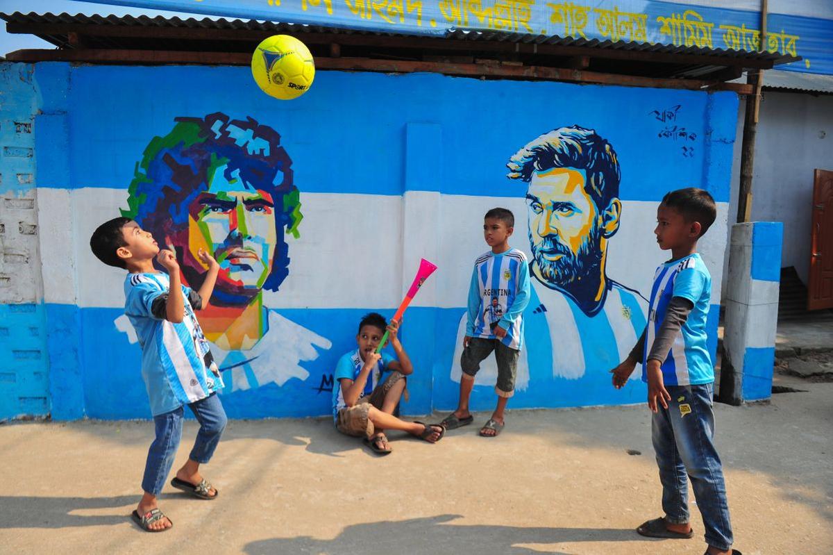 Cât costă ținuta lui Messi care „a rupt” internetul + Omagiu pentru Bangladesh?
