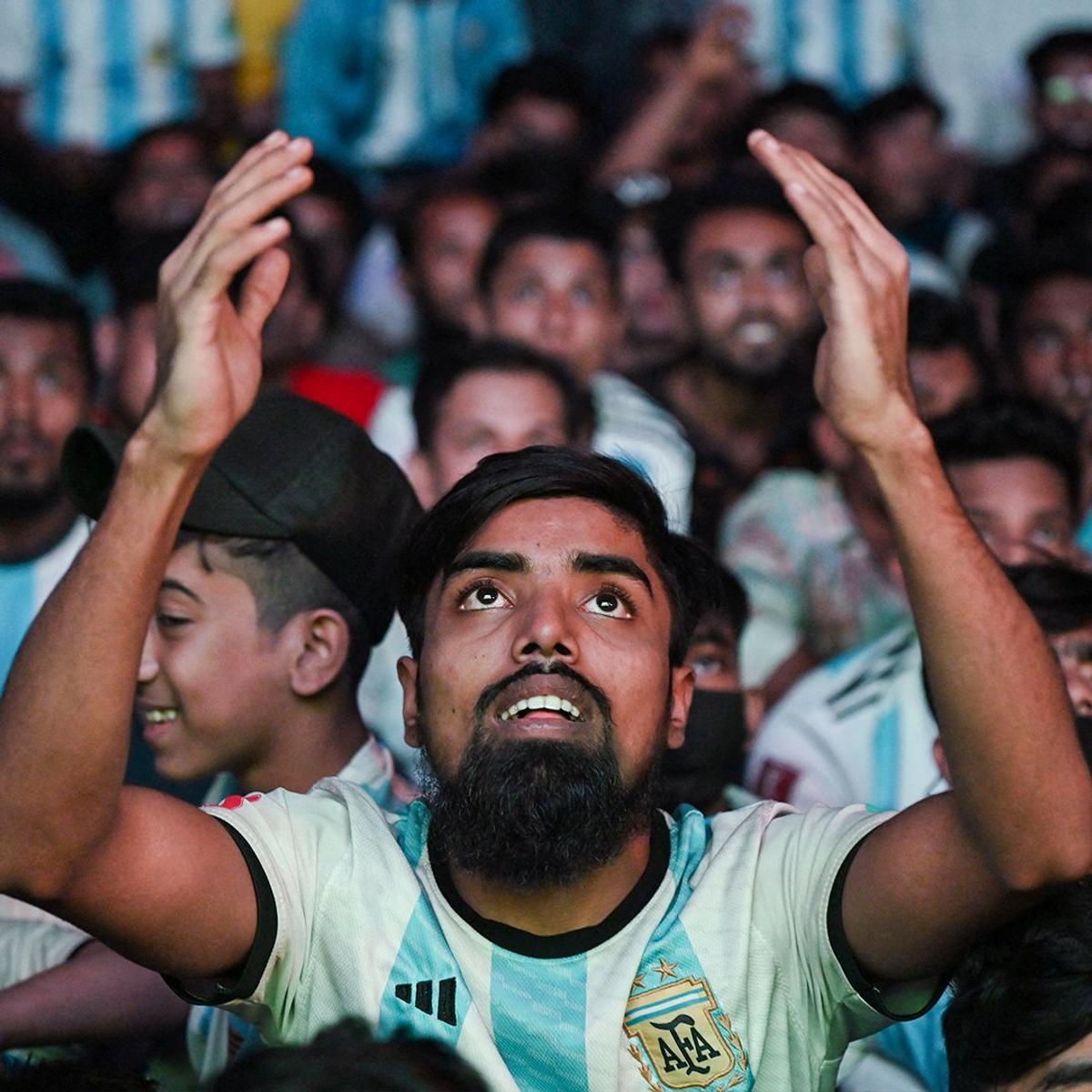 Cât costă ținuta lui Messi care „a rupt” internetul + Omagiu pentru Bangladesh?