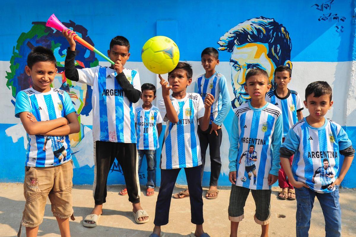 Cât costă ținuta lui Messi care „a rupt” internetul + Omagiu pentru Bangladesh?