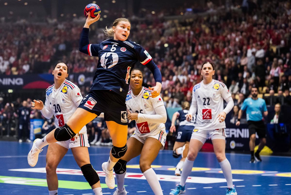 Cele mai spectaculoase imagini de la finala Campionatului Mondial de handbal feminin, Franța - Norvegia