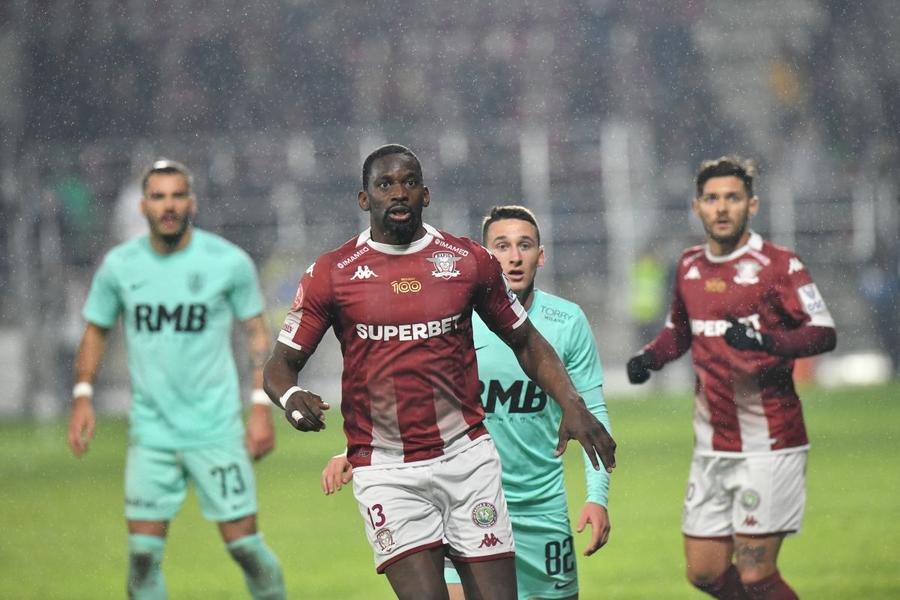 300.000 de euro e cota de piață a lui Tsoumou, potrivit Transfermarkt Are bagajele făcute: prima plecare a iernii de la Rapid