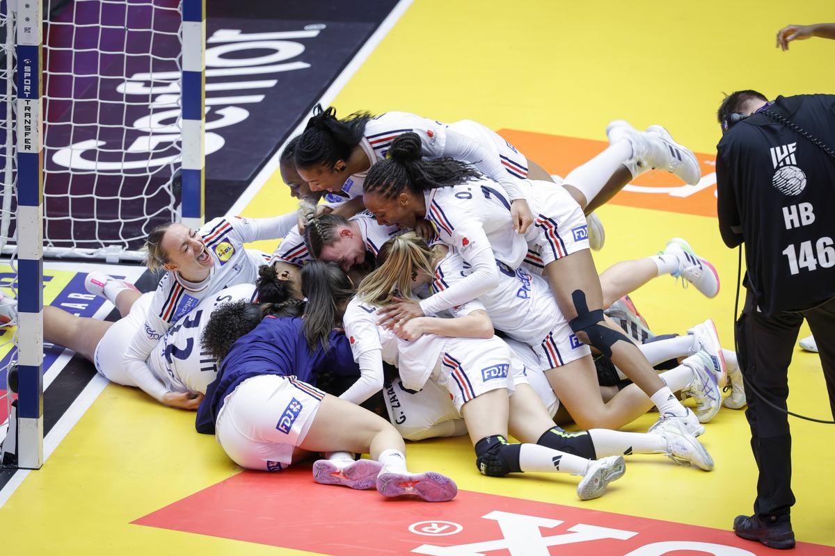 Cele mai spectaculoase imagini de la finala Campionatului Mondial de handbal feminin, Franța - Norvegia