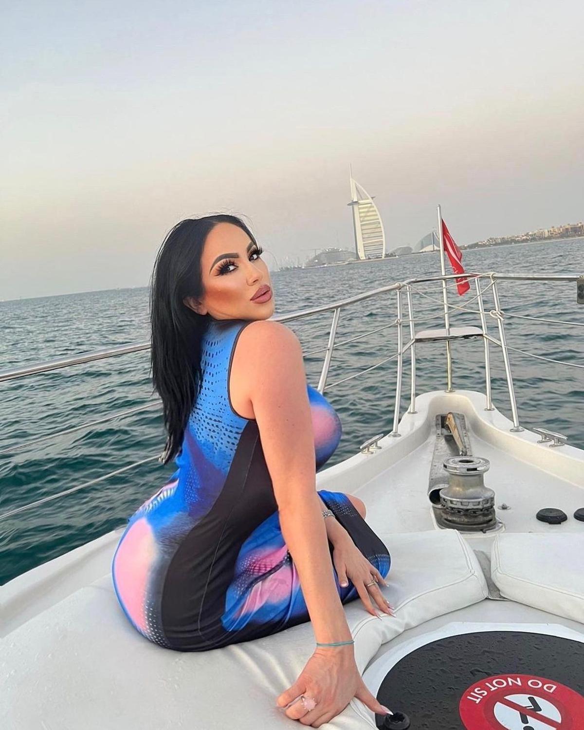 Românca din Playboy care l-a refuzat pe Mutu a pozat în piscină cu dușmanul „naționalei” României: „Hai să ne jucăm puțin”