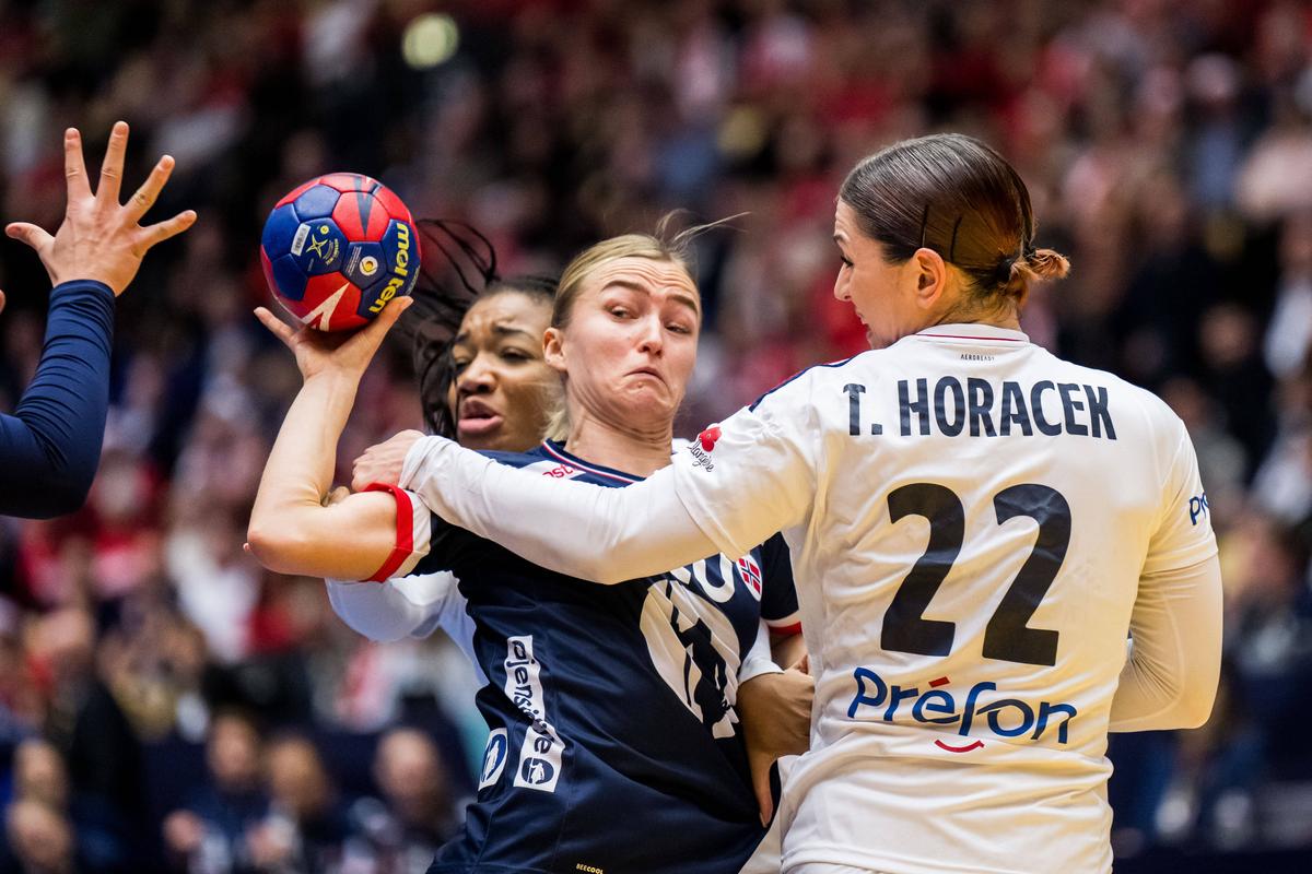 Franța e noua regină a handbalului feminin! Cu 4 jucătoare din „Liga Florilor”, și-a luat revanșa în fața Norvegiei