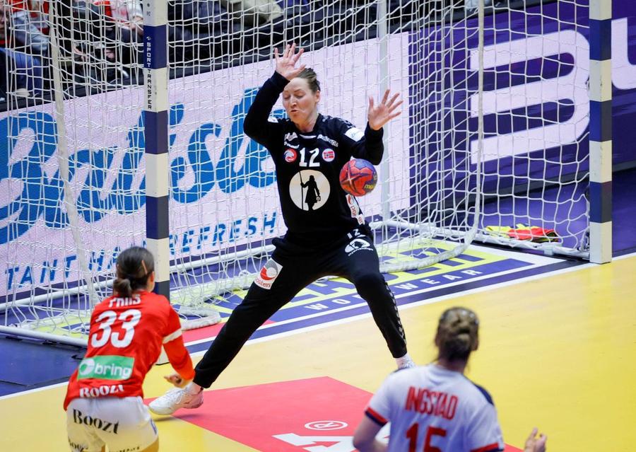 Portarul norvegian Silje Solberg are un Campionat Mondial excepțional » După meciuri, merge acasă și își alăptează fetița de 4 luni: „Emma îmi dă energie”