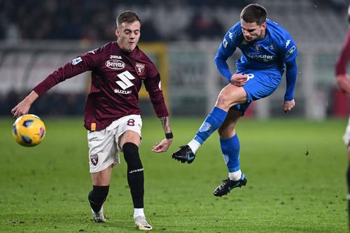 Răzvan Marin, șutând la poarta lui Torino Foto: Imago