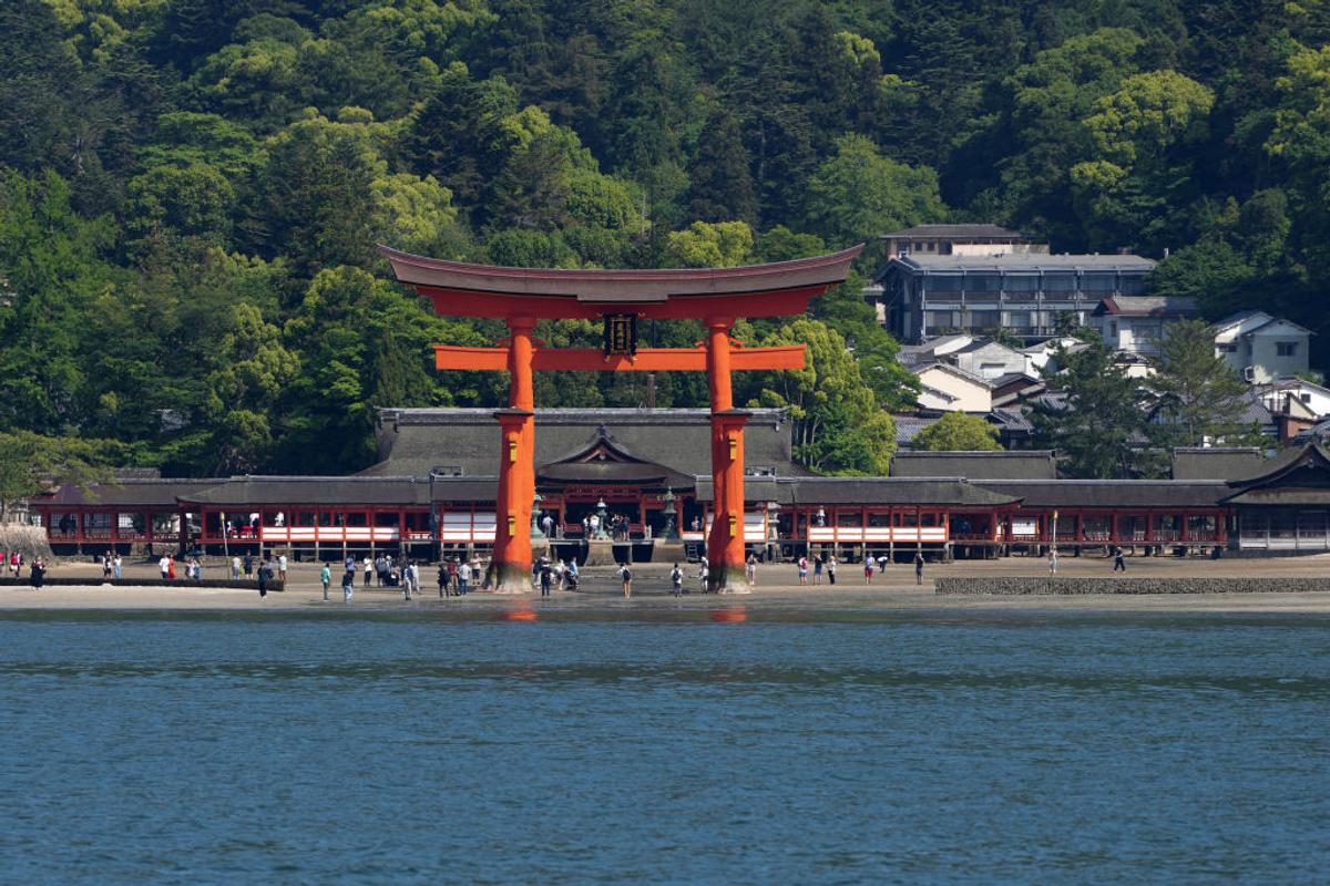 După ani de așteptare, japonezii au ridicat noul stadion de la Hiroshima » Imagini impresionante: ce reprezintă „zidul Căpitanului Tsubasa”