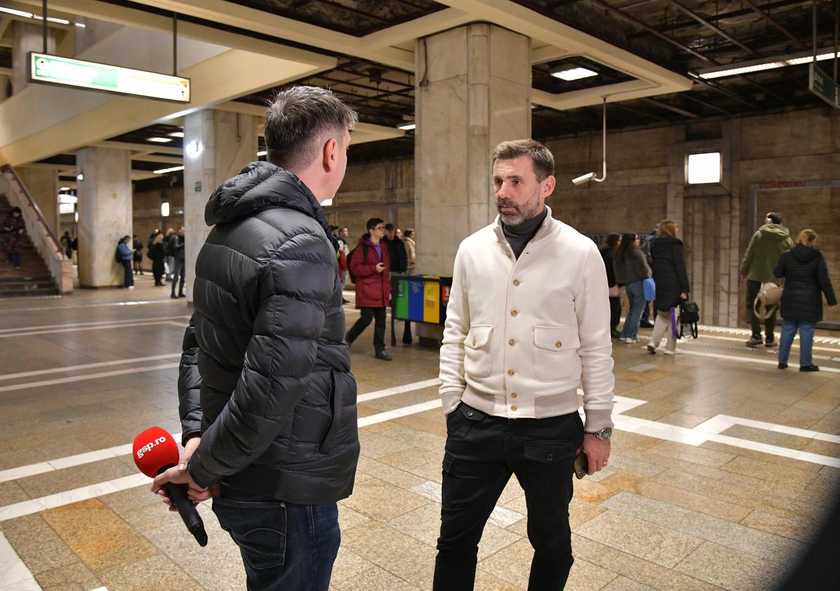 Gazeta l-a scos la plimbare pe Zeljko Kopic, iar dinamovistul s-a „ciocnit” de candidatul Nicușor Dan în metroul din București » Imagini SHOW: „Citesc despre tine!”