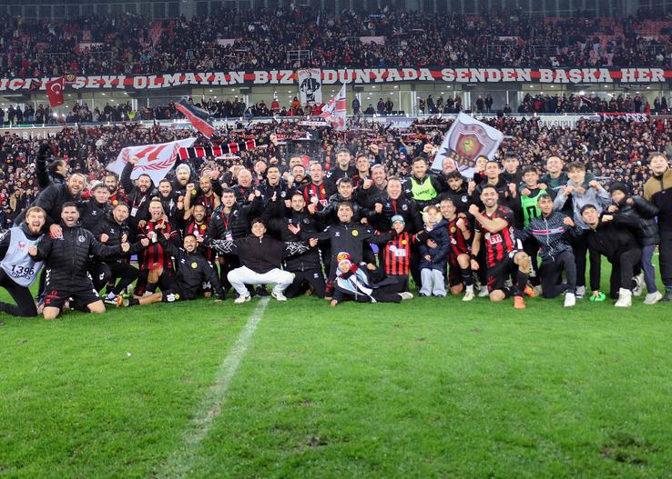 30.358 de suporteri la un meci din Liga 5 din Turcia / Foto: Facebook Eskişehirspor