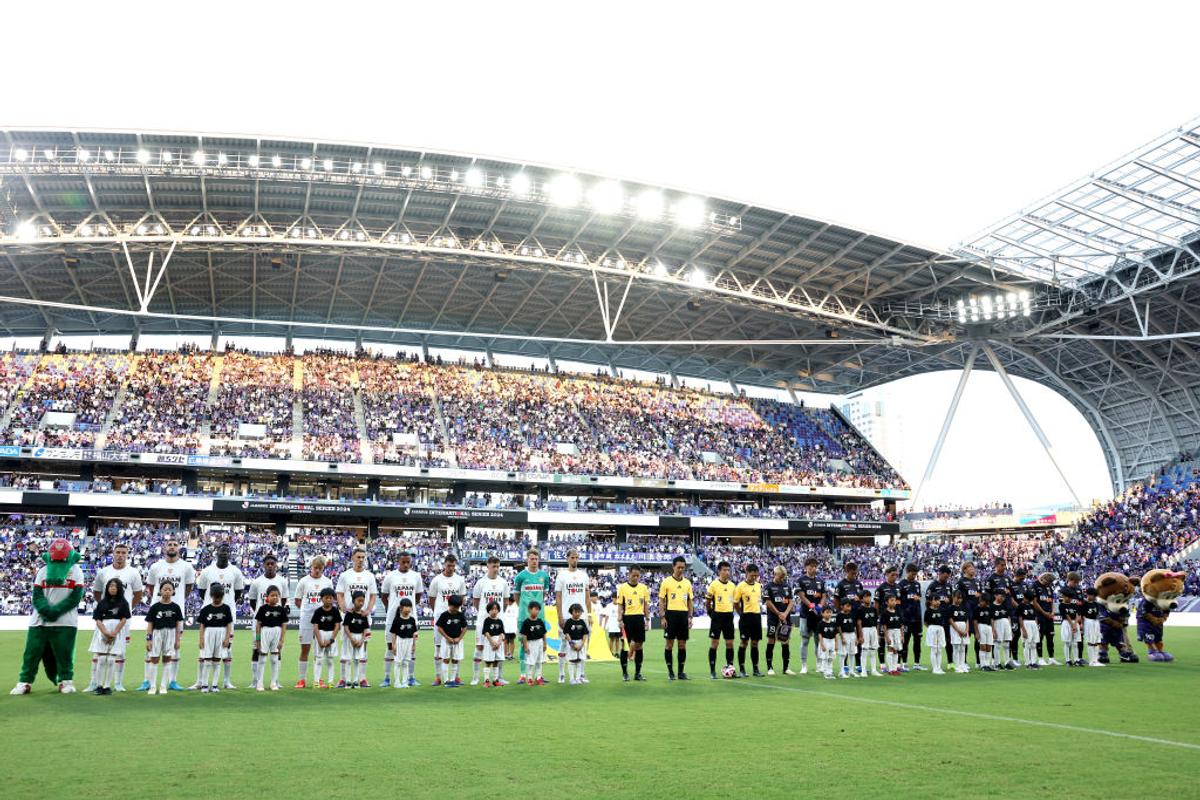 După ani de așteptare, japonezii au ridicat noul stadion de la Hiroshima » Imagini impresionante: ce reprezintă „zidul Căpitanului Tsubasa”
