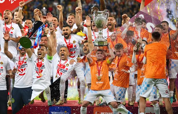 Momente de pus în ramă » FCSB, U Cluj, Corvinul au bifat borne importante în 2024 + noul an aduce un record istoric arbitrajului românesc!