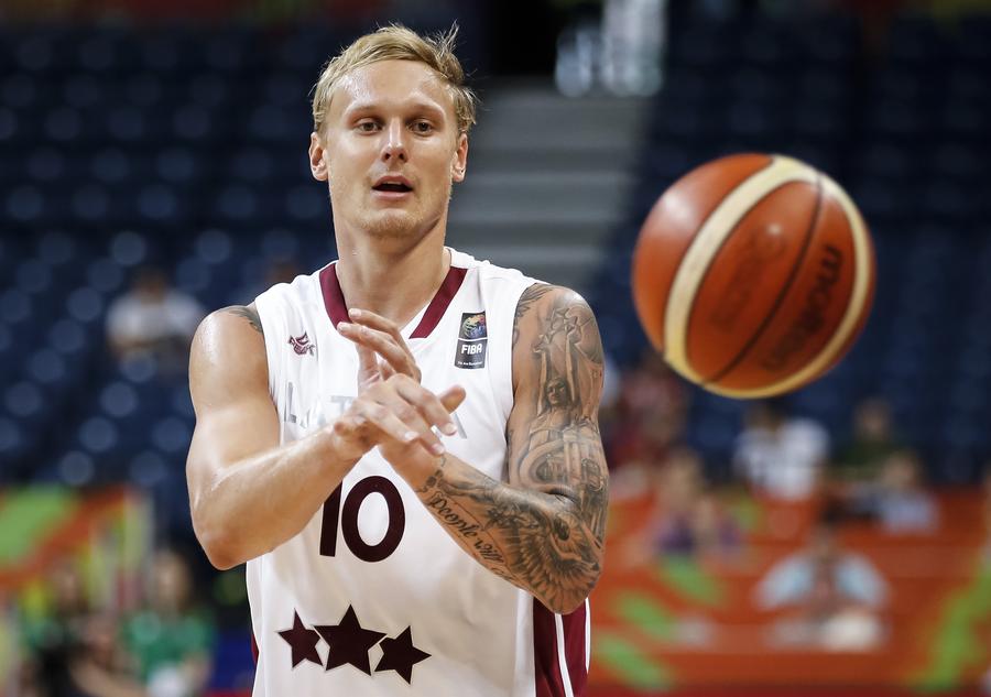 Janis Timma Foto: Guliver / Getty Images Fostul jucător al lui Olympiacos, găsit mort pe o stradă din Moscova » I-au găsit în telefon un ultim mesaj către ucraineanca Anna Sedokova