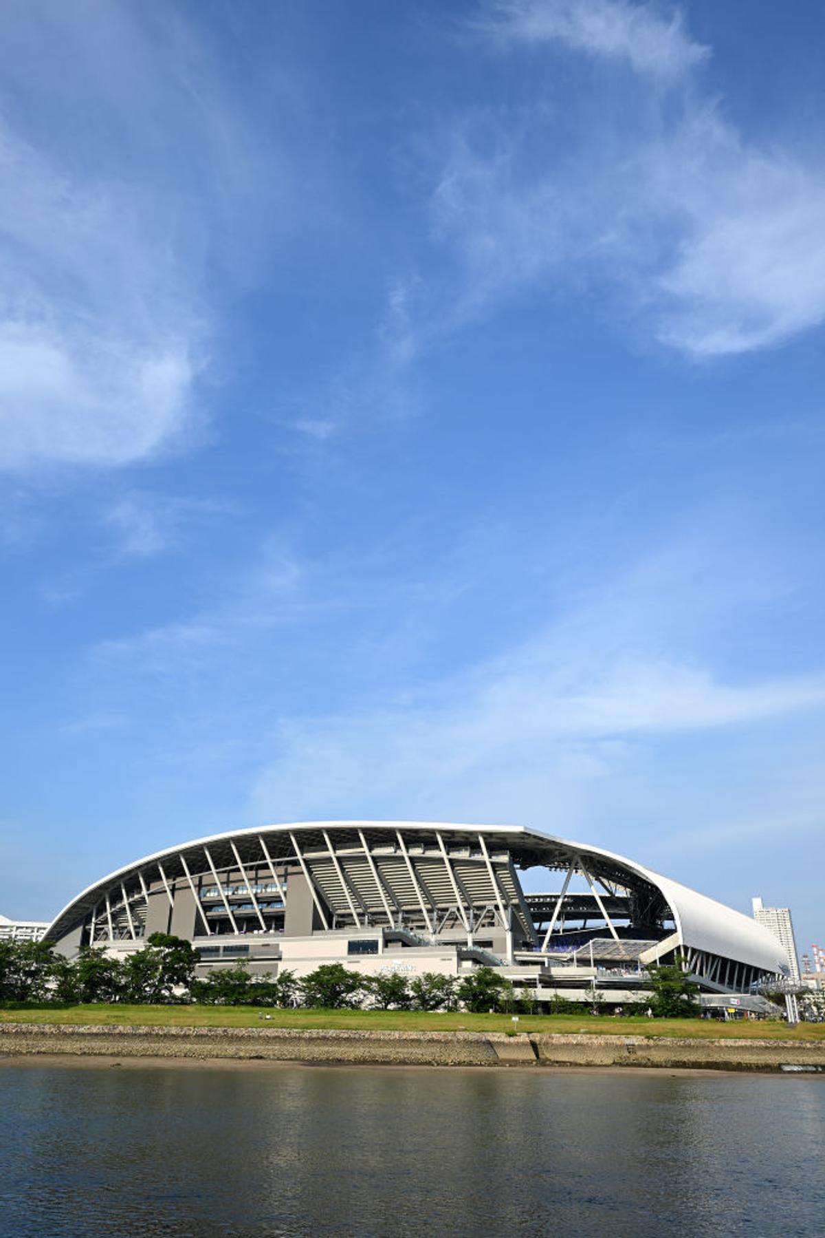După ani de așteptare, japonezii au ridicat noul stadion de la Hiroshima » Imagini impresionante: ce reprezintă „zidul Căpitanului Tsubasa”