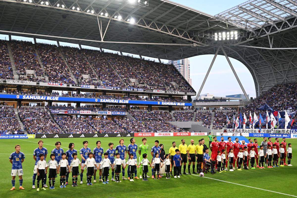 După ani de așteptare, japonezii au ridicat noul stadion de la Hiroshima » Imagini impresionante: ce reprezintă „zidul Căpitanului Tsubasa”