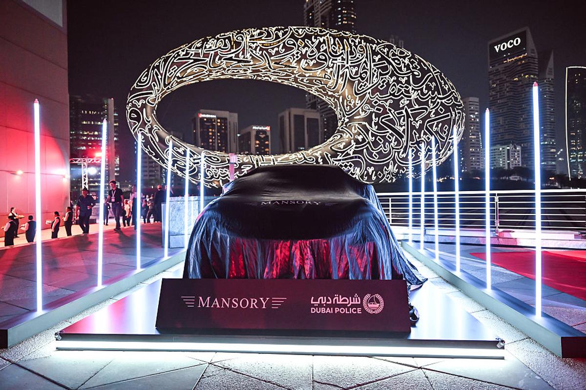 Doar 7 în lume, una a ajuns la poliția din Dubai! Imagini de la prezentarea supercarului