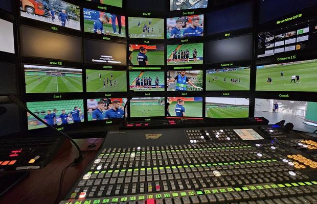 Cine transmite la TV meciul AEK Atena - Universitatea Craiova, crucial pentru calificarea în primăvara Conference League