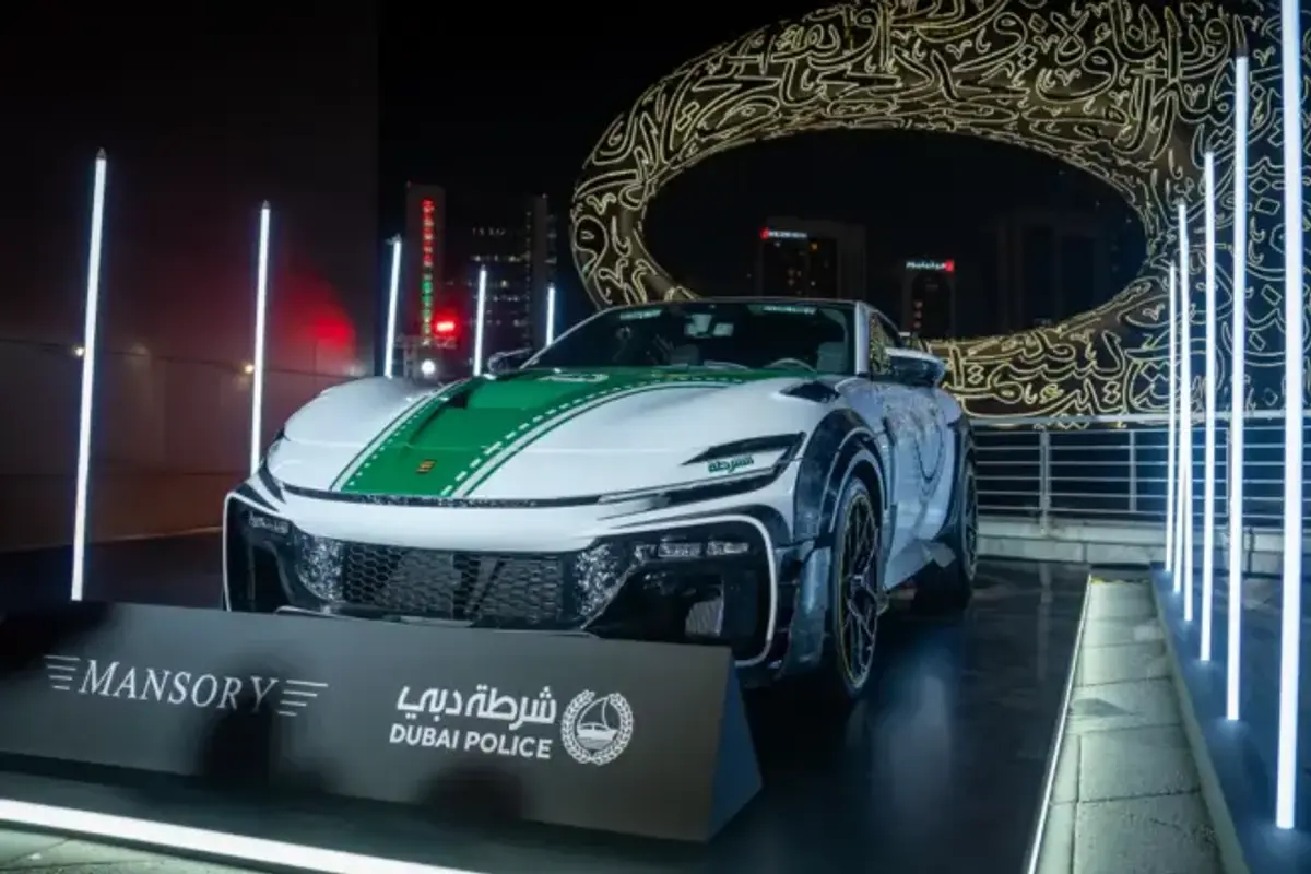 Doar 7 în lume, una a ajuns la poliția din Dubai! Imagini de la prezentarea supercarului