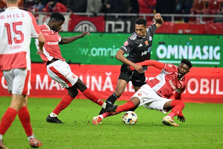Eddy Gnahore și Kennedy Boateng / foto: Imago Images Confuzia din studio ne-a bramburit și pe noi: Nicolescu s-a referit, de fapt, la Boateng, nu la Gnahore, cum eronat am scris inițial