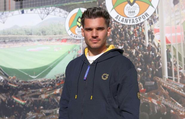 Din Alanya, Ianis Hagi a spus cum văd turcii barajul cu România: „Și aici se întâmplă asta”
