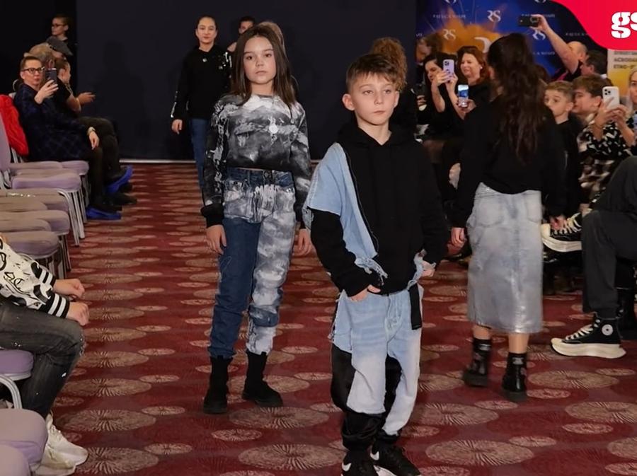 Ianis Dumitru a arătat dezinvolt la prezentarea designerului Aimee Copiii campionilor olimpici Alina Dumitru și Marius Urzică, vedete într-un show de modă: „Sunt uimit câte medalii a câștigat mama. O mai văd plângând!”