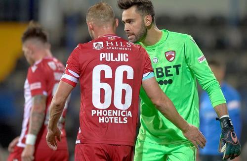 Tomas Mejias (verde), la Dinamo