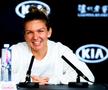 Doi prezentatori de radio, Erin Philips si Soda, s-au urcat pe acoperișul unei clădiri și au chemat-o pe Simona Halep cu o portavoce, foto: Imago
