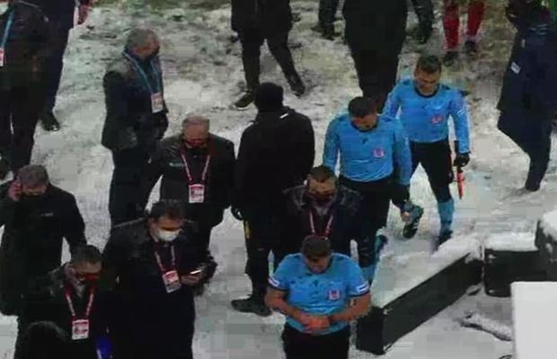 Meciul lui Șumudică cu formația lui Toșca și Maxim, amânat » Scandal la pauză: Șumi a fost eliminat!