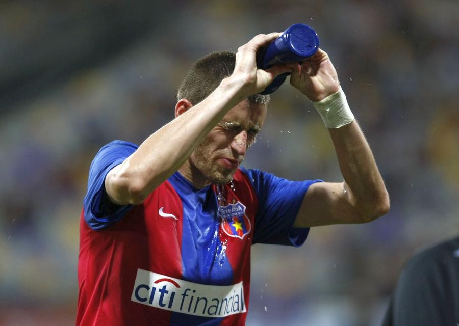 Fotbalist mediocru, Lovin a rămas în istoria primei ligi din România printr-un gest de lașitate Bara andaluză, mai moale decât bricheta românească