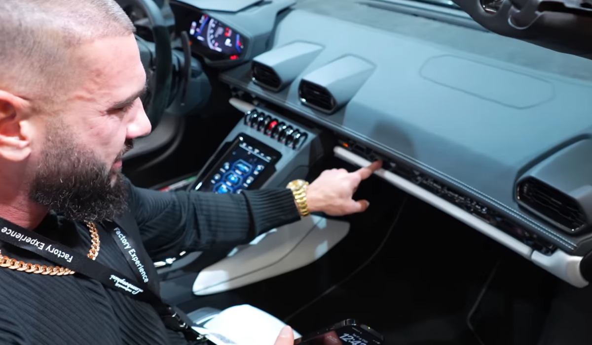 Dorian Popa a investit 300.000 de euro într-un spectaculos Lamborghini Huracan