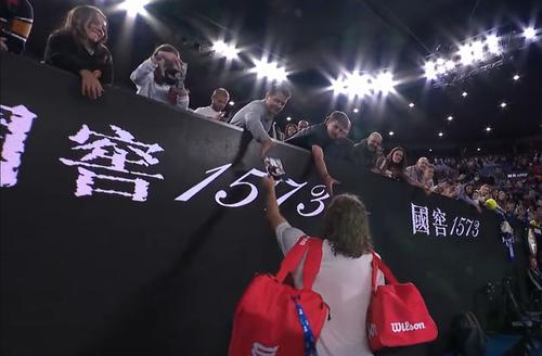 Stefanos Tsitsipas (24 de ani, 4 ATP) l-a învins astăzi pe australianul Rinky Hijikata (21 de ani, 169 ATP), scor 6-3, 6-0, 6-2 și s-a calificat în turul secund la Australian Open.