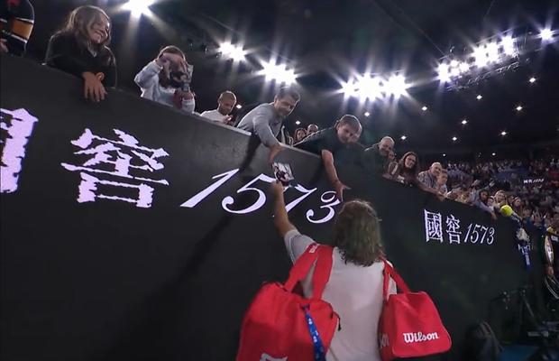 Stefanos Tsitsipas, idee genială la Australian Open » Ce a făcut după calificarea în „șaisprezecimi”