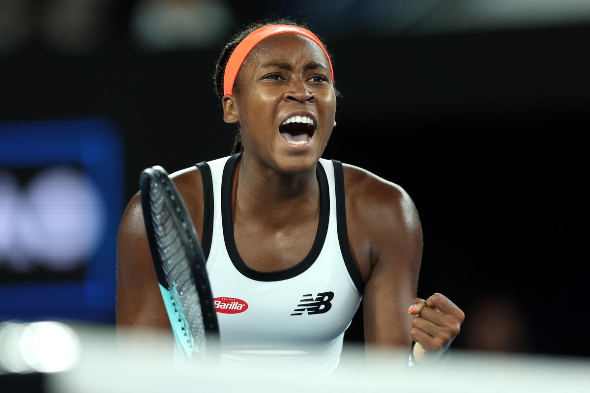 Emma Răducanu, eliminată la Australian Open! A pierdut în două seturi cu Coco Gauff