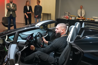 Dorian Popa a cumpărat un Lamborghini Huracan cu o sumă uluitoare! Primire incredibilă la fabrică + cu ce cadouri l-au răsfățat italienii