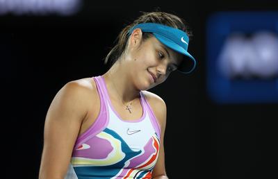 Emma Răducanu, eliminată la Australian Open! A pierdut în două seturi cu Coco Gauff