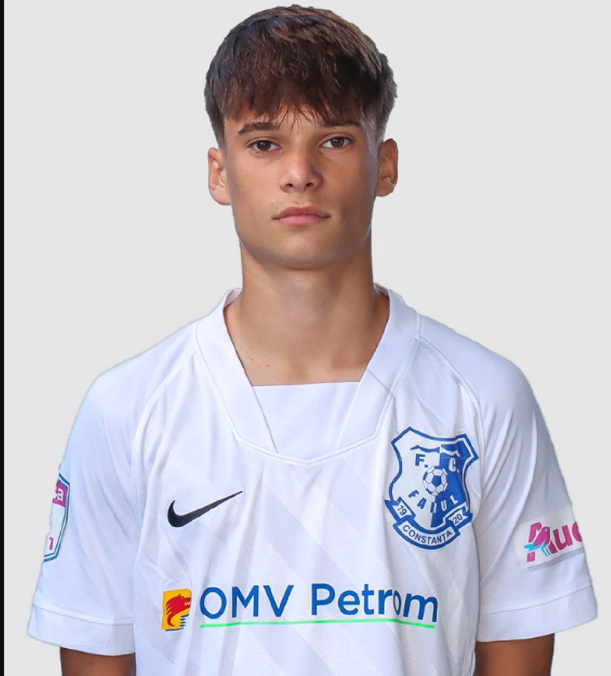Mateo, fiul lui Iulian Tameș, își face ucenicia în „Academia Hagi”