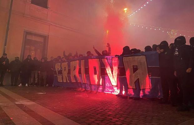 Se anunță show în tribune! » Câți ultrași ai celor de la FCU Craiova vor face deplasarea în Giulești la derby-ul cu Rapid