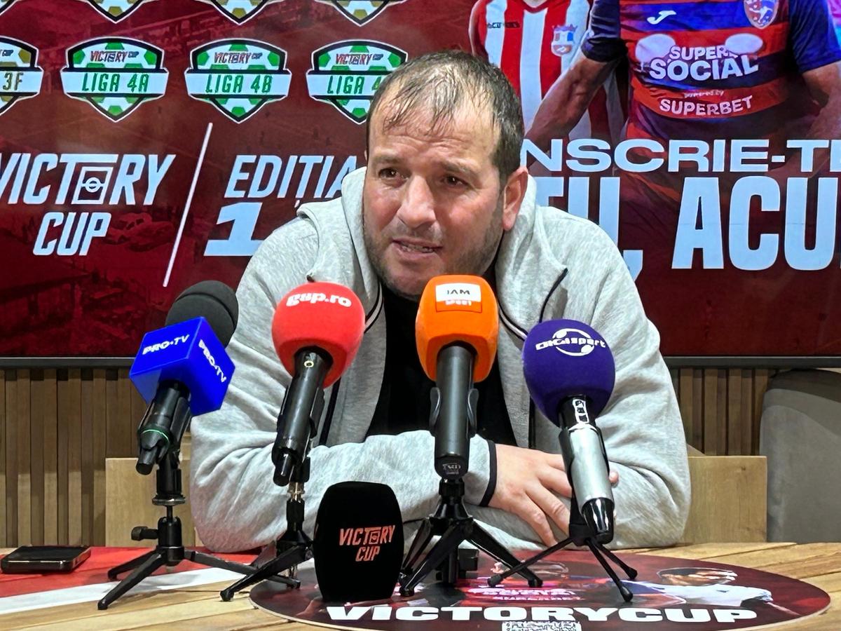 Rafael van der Vaart a debutat la Victory Cup