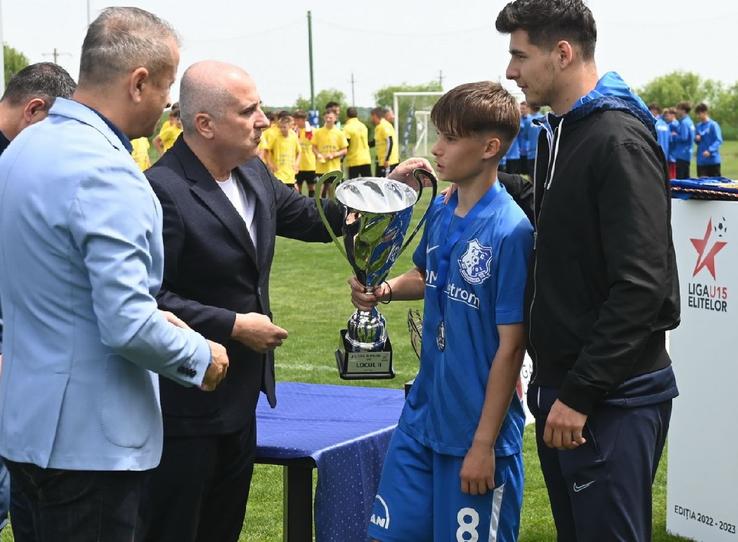 Mateo Tameș, premiat după un meci / Sursă foto: farulconstanta.com