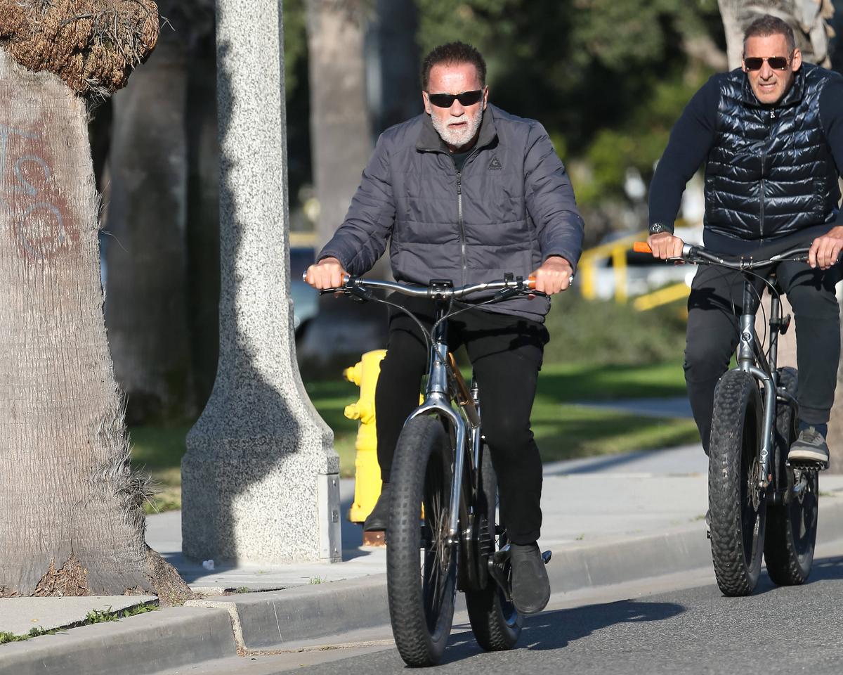 Final de coșmar pentru Arnold Schwarzenegger la Munchen » Reținut și șicanat 3 ore, și-a lăsat partenera drept garanție că se întoarce! „Nemții nu mai văd pădurea de copaci”