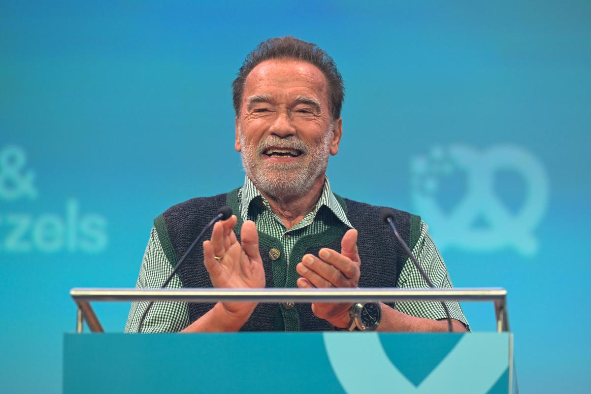Final de coșmar pentru Arnold Schwarzenegger la Munchen » Reținut și șicanat 3 ore, și-a lăsat partenera drept garanție că se întoarce! „Nemții nu mai văd pădurea de copaci”
