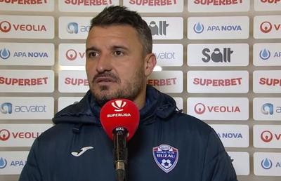Constantin Budescu, prima reacție după ce a vrut să își scoată colegii de pe teren » Atac virulent: „Dacă mă iei la mișto, nu mai are rost să stau pe teren!”
